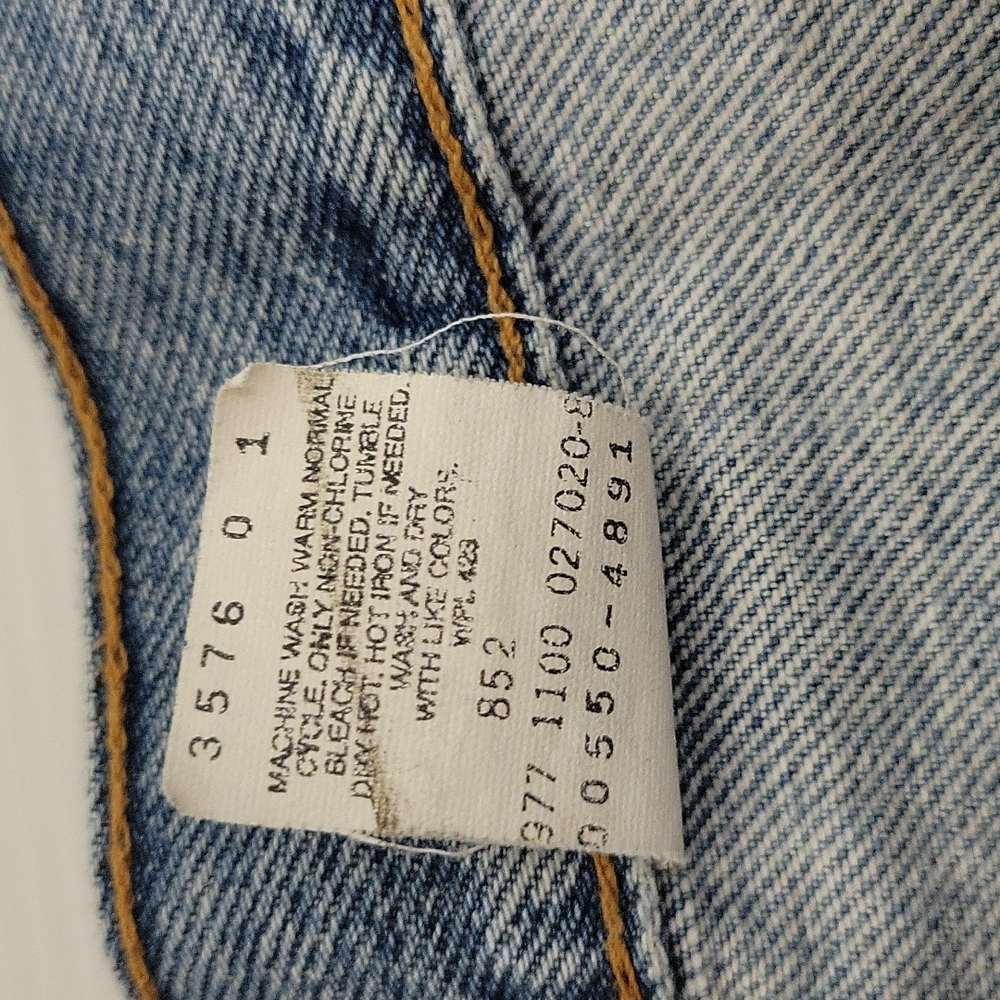 Levi's Vintage Y2K Relaxed Fit Jeans - Picture 4 of 5
